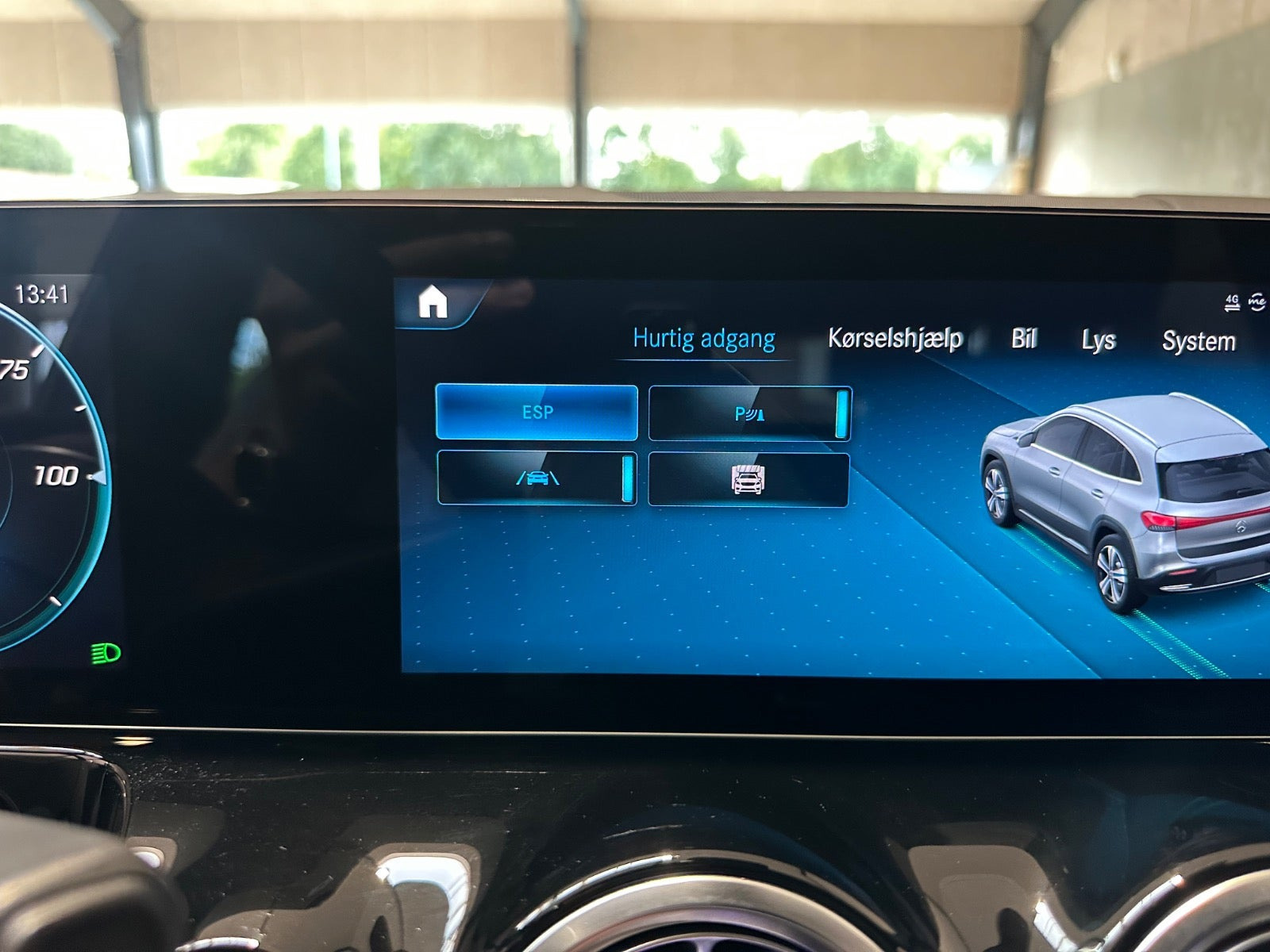 Sort Mercedes EQA250 fra 2021