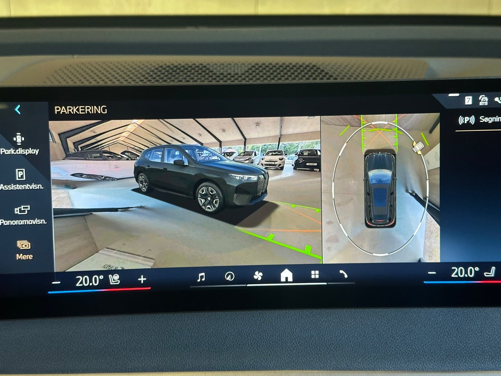Grå BMW iX fra 2024