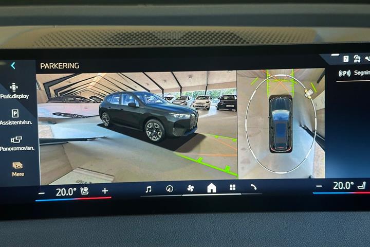 Grå BMW iX fra 2024
