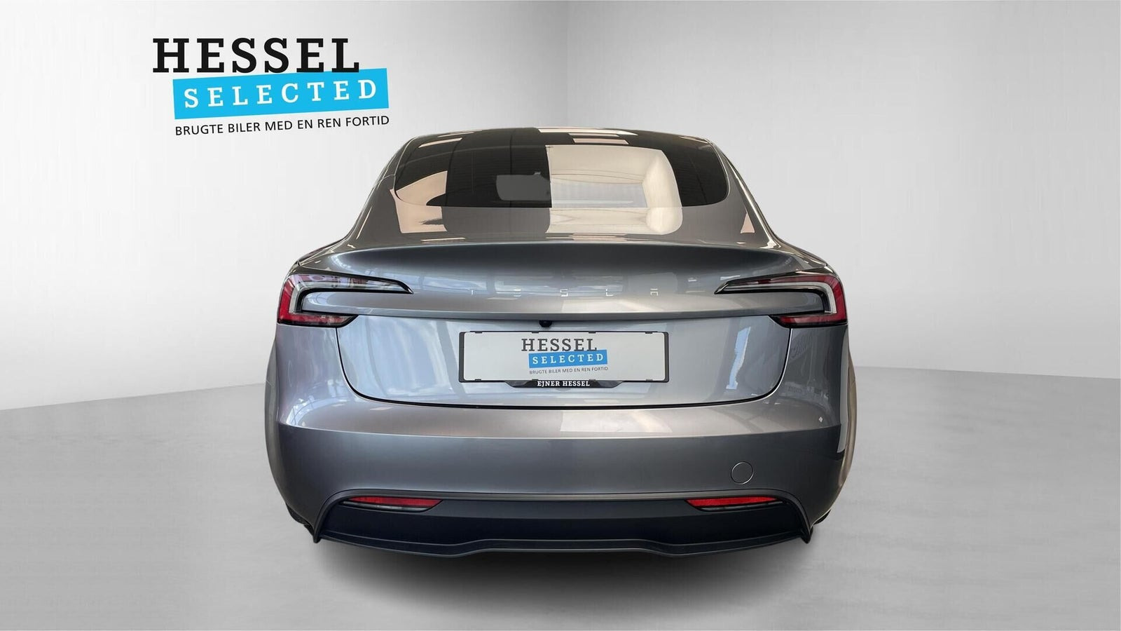 Grå Tesla Model 3 fra 2025