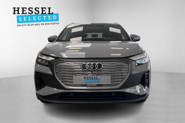 Grå Audi Q4 e-tron fra 2023