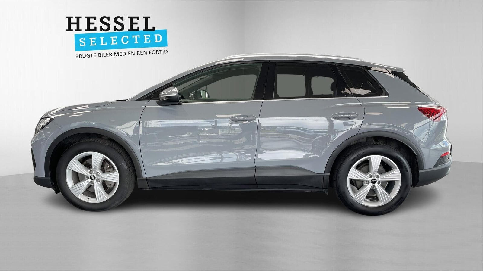 Grå Audi Q4 e-tron fra 2023