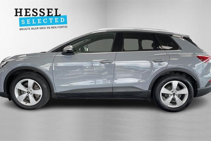 Grå Audi Q4 e-tron fra 2023