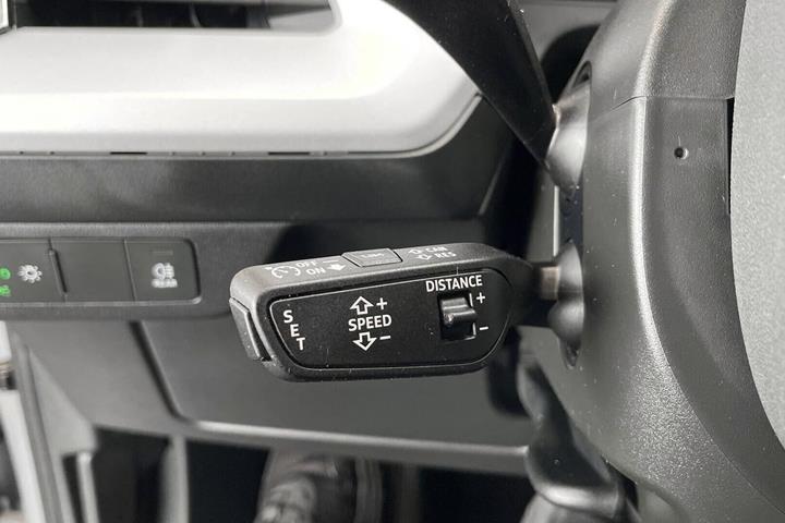 Grå Audi Q4 e-tron fra 2023