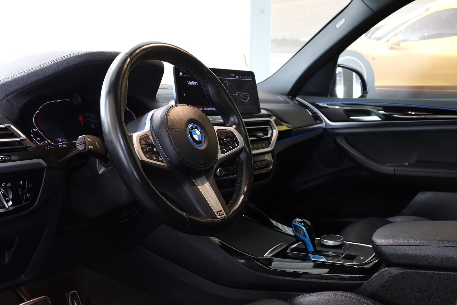 Grå BMW iX3 fra 2022