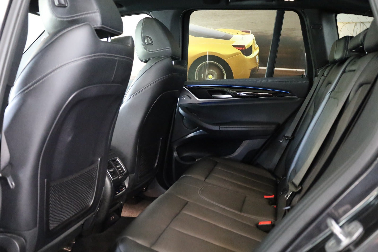 Grå BMW iX3 fra 2022