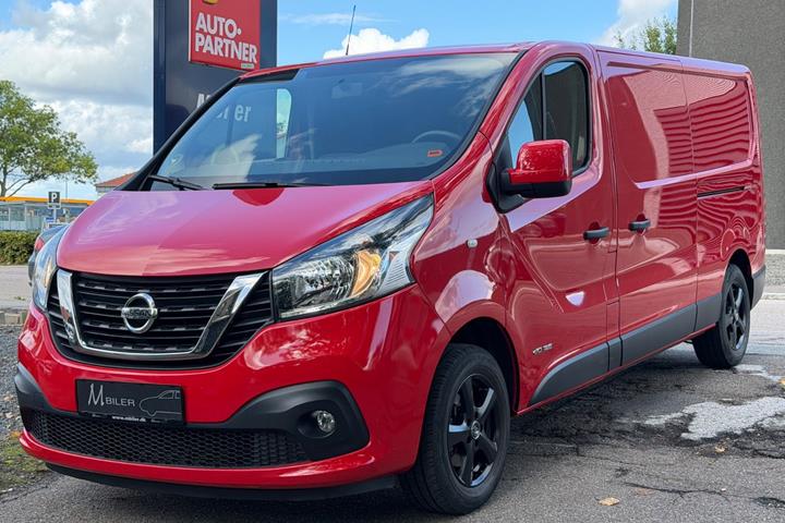 Rød Nissan NV300 fra 2018