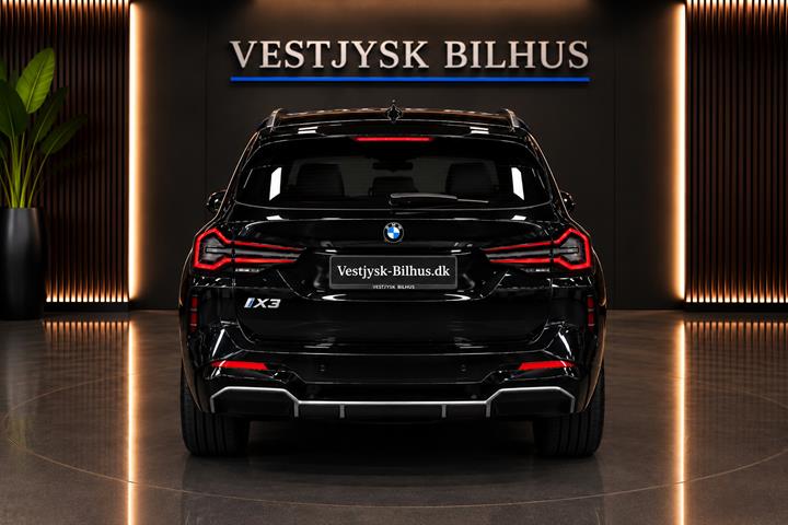 Sort BMW iX3 fra 2022