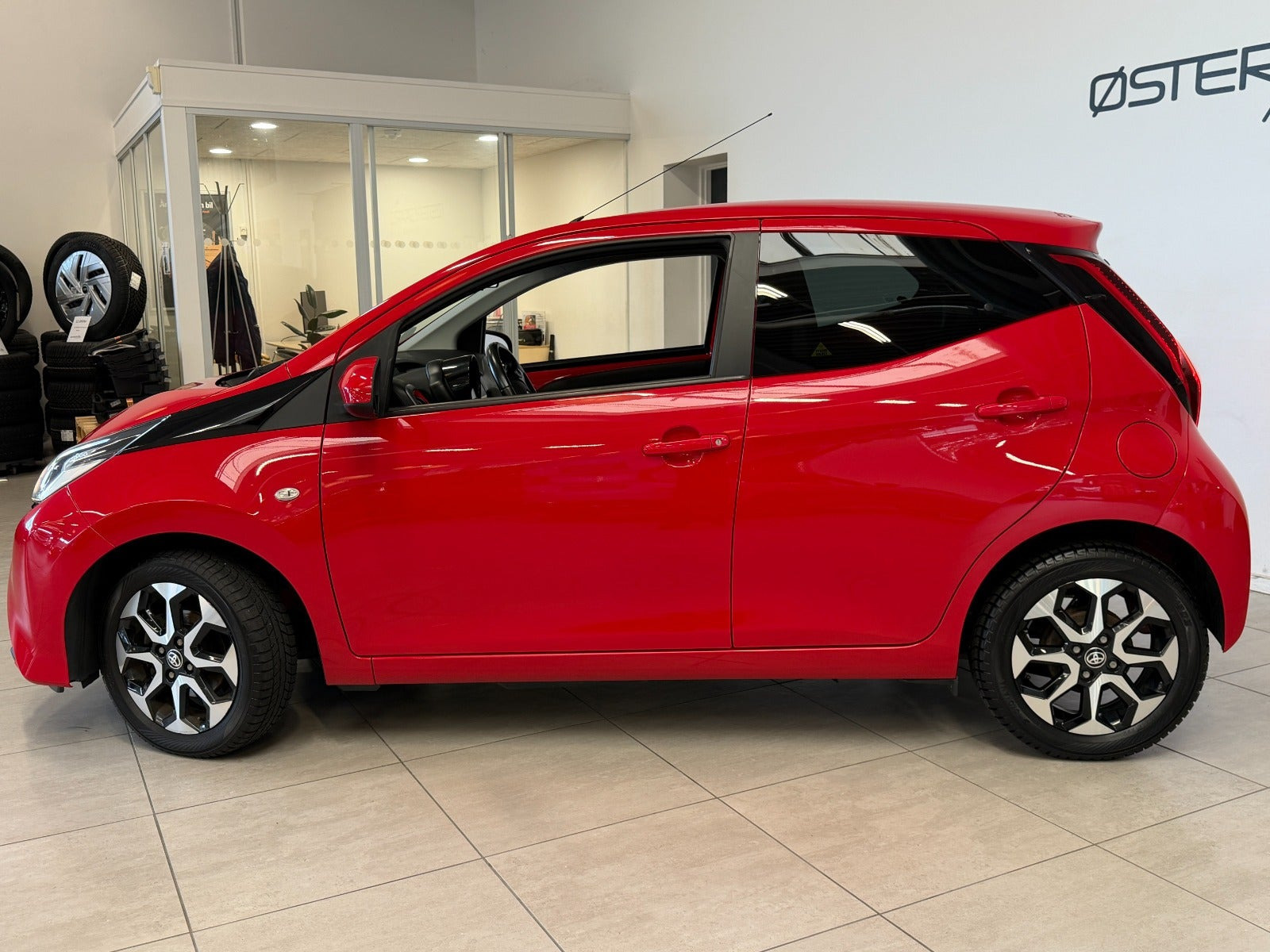 Rød Toyota Aygo fra 2019
