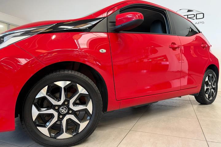 Rød Toyota Aygo fra 2019