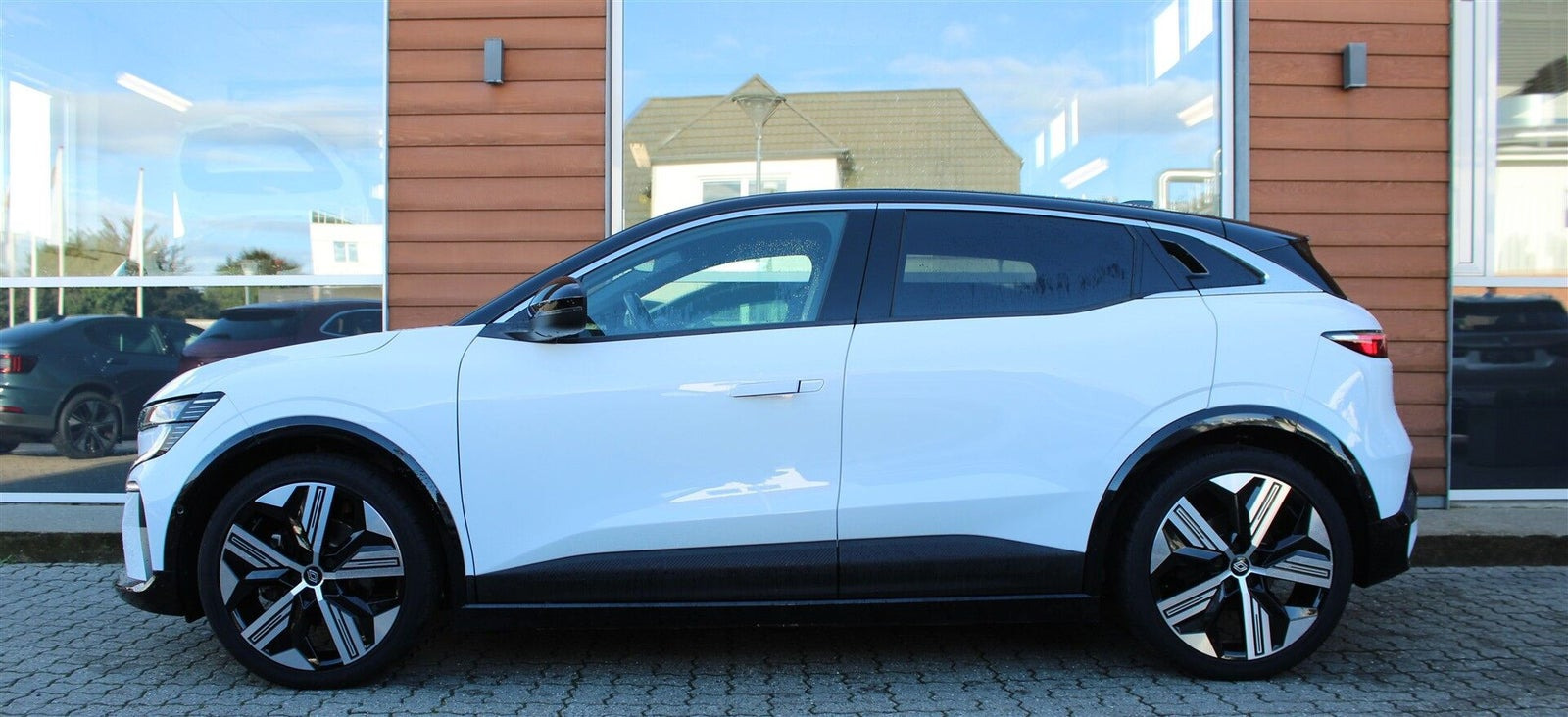 Hvid Renault Megane E-Tech fra 2024