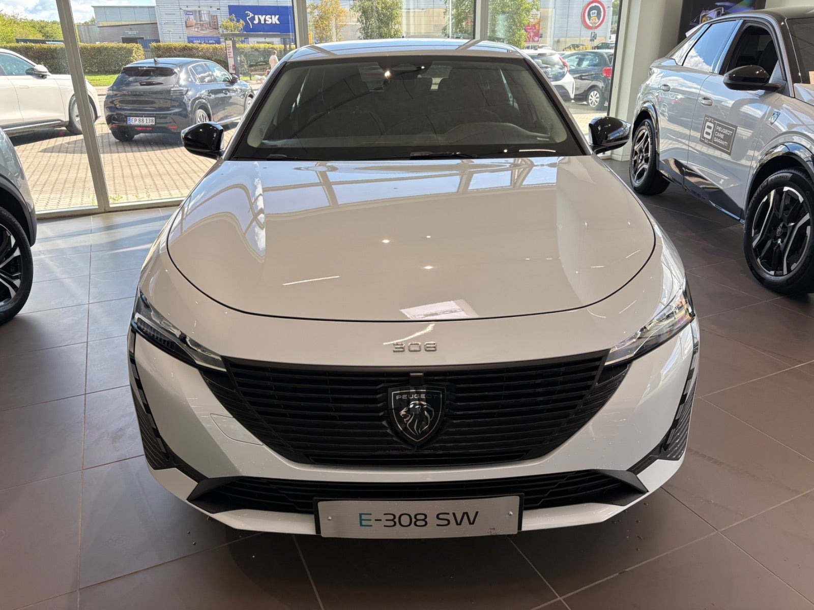 Hvid Peugeot E-308 fra 2025