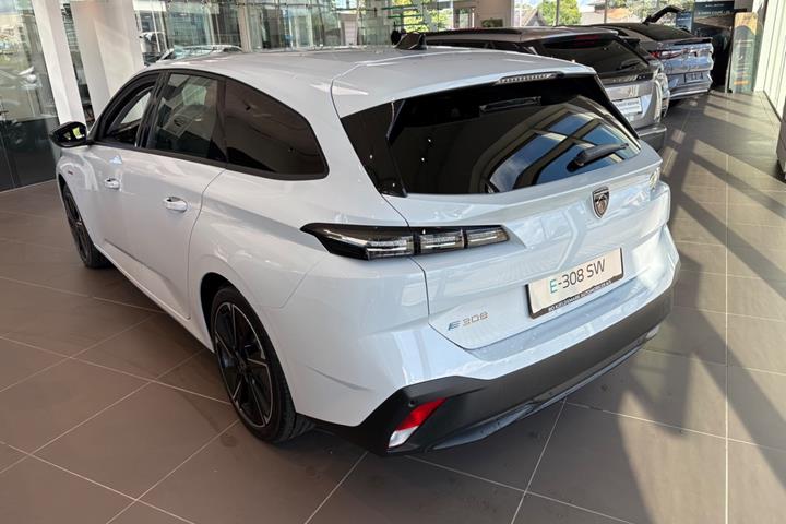 Hvid Peugeot E-308 fra 2025