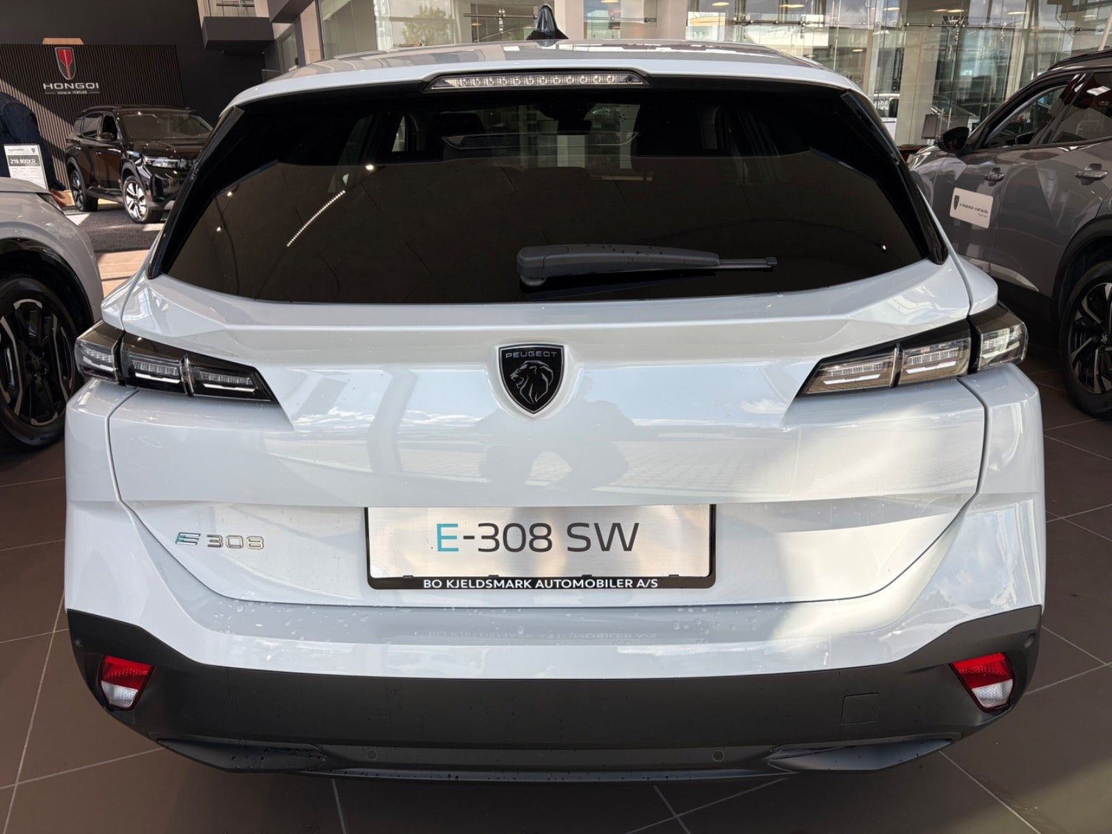 Hvid Peugeot E-308 fra 2025