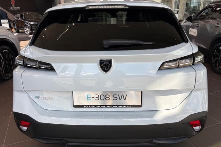 Hvid Peugeot E-308 fra 2025