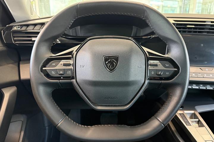 Hvid Peugeot E-308 fra 2025