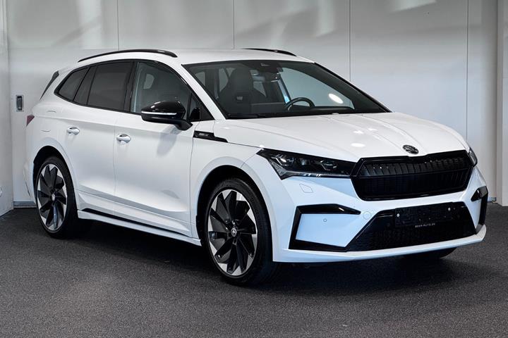 Hvid Skoda Enyaq fra 2023