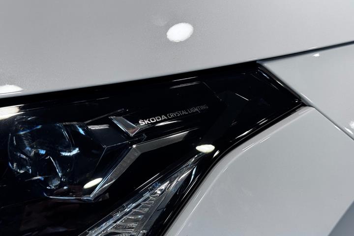 Hvid Skoda Enyaq fra 2023