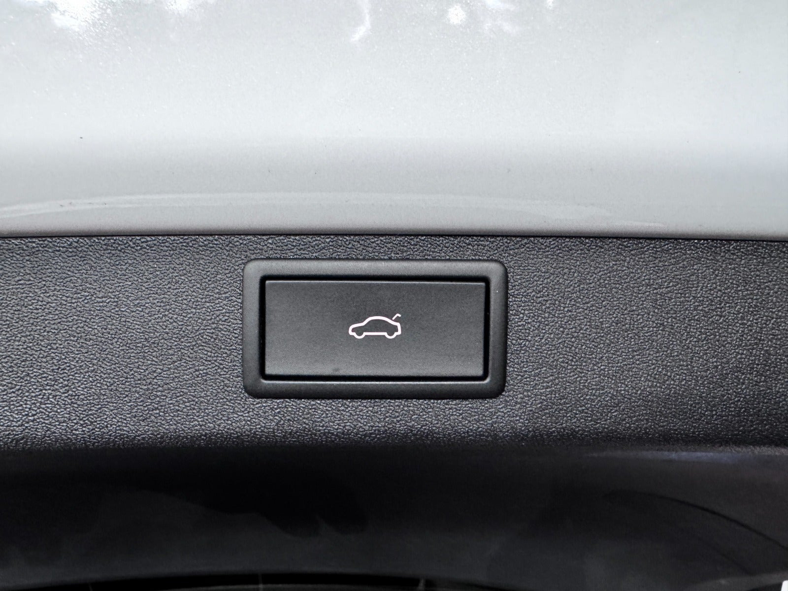 Hvid Skoda Enyaq fra 2023