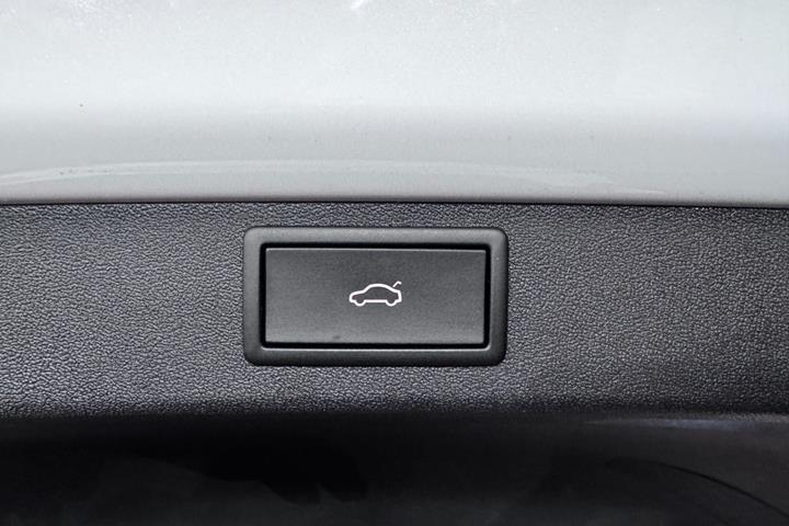 Hvid Skoda Enyaq fra 2023