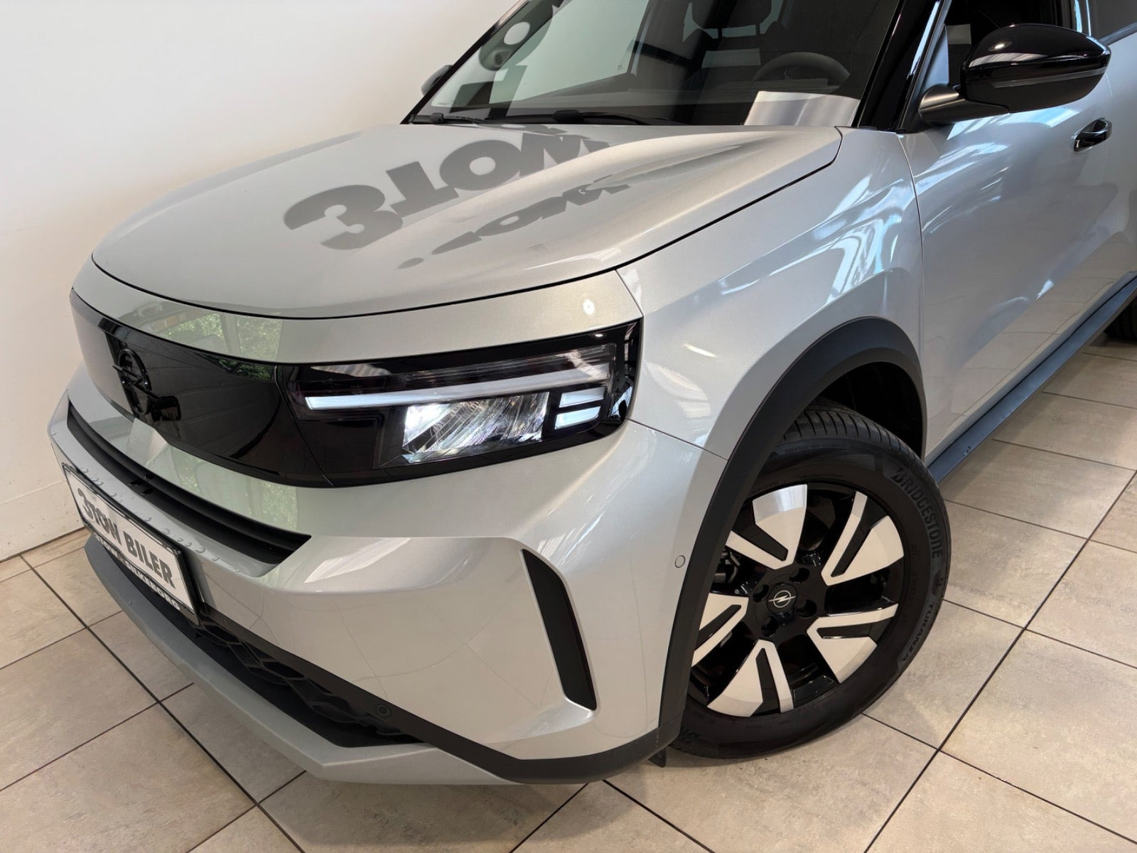 Sølv Opel Frontera fra 2025