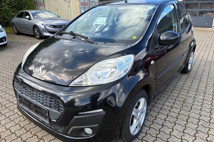 Sort Peugeot 107 fra 2014