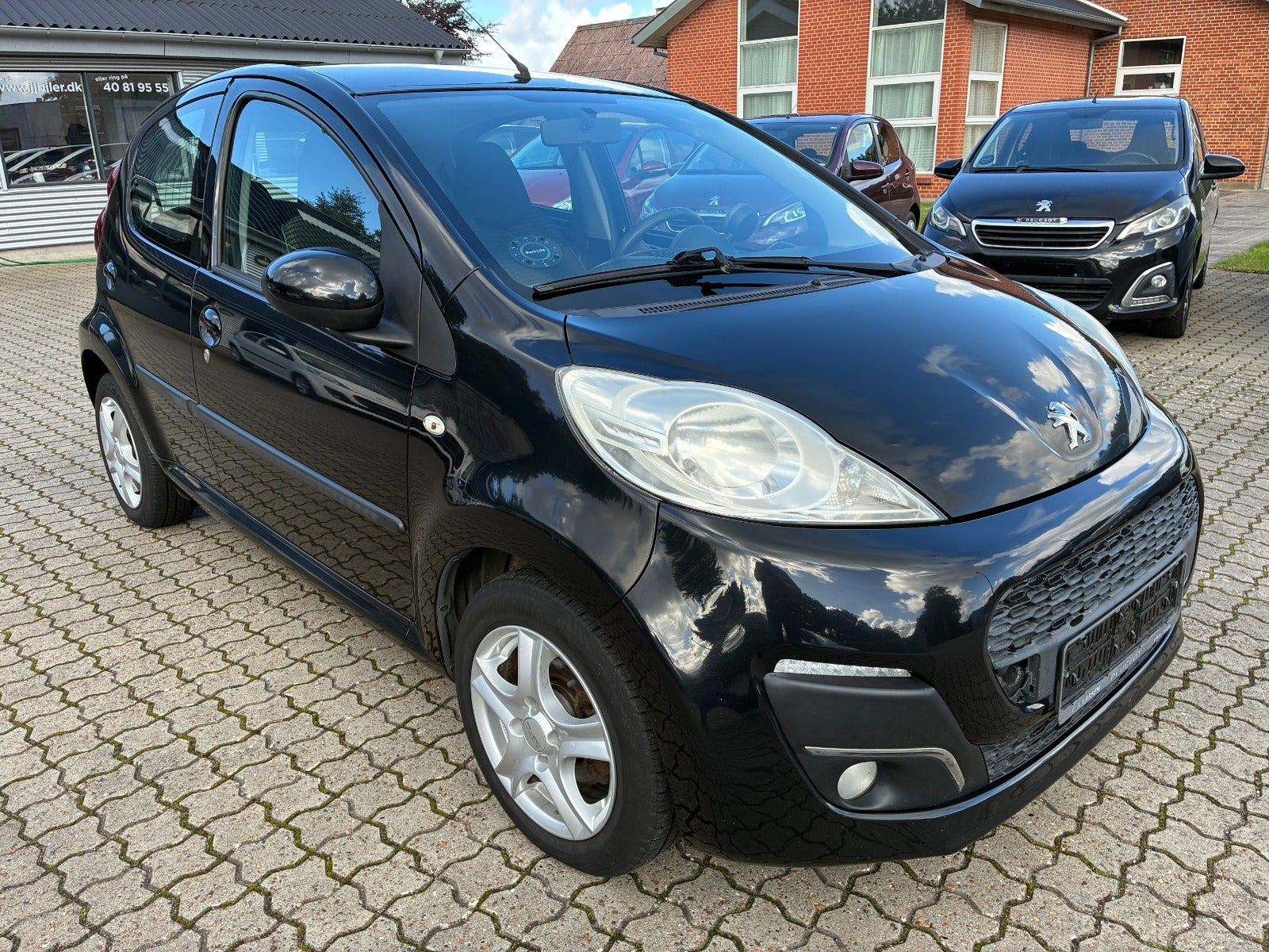 Sort Peugeot 107 fra 2014