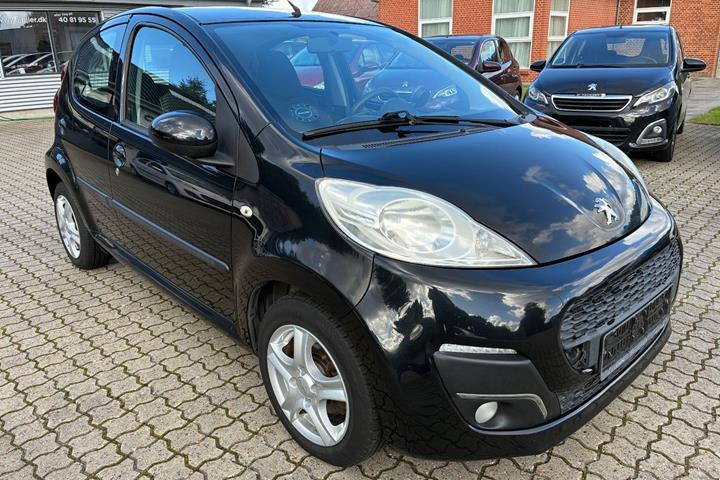 Sort Peugeot 107 fra 2014