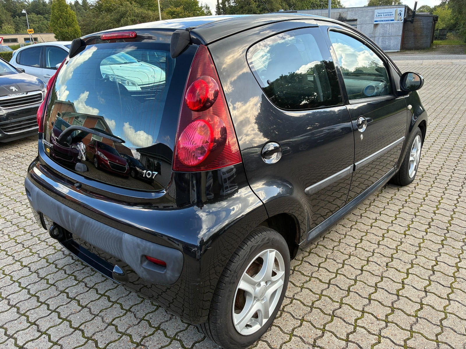 Sort Peugeot 107 fra 2014