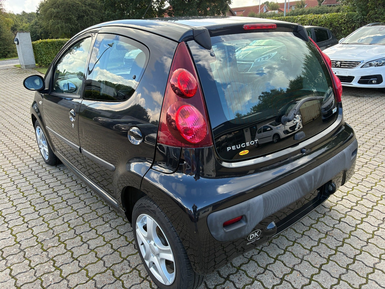 Sort Peugeot 107 fra 2014