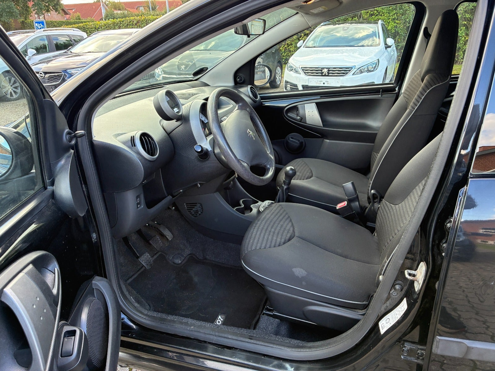 Sort Peugeot 107 fra 2014
