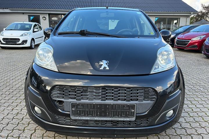 Sort Peugeot 107 fra 2014