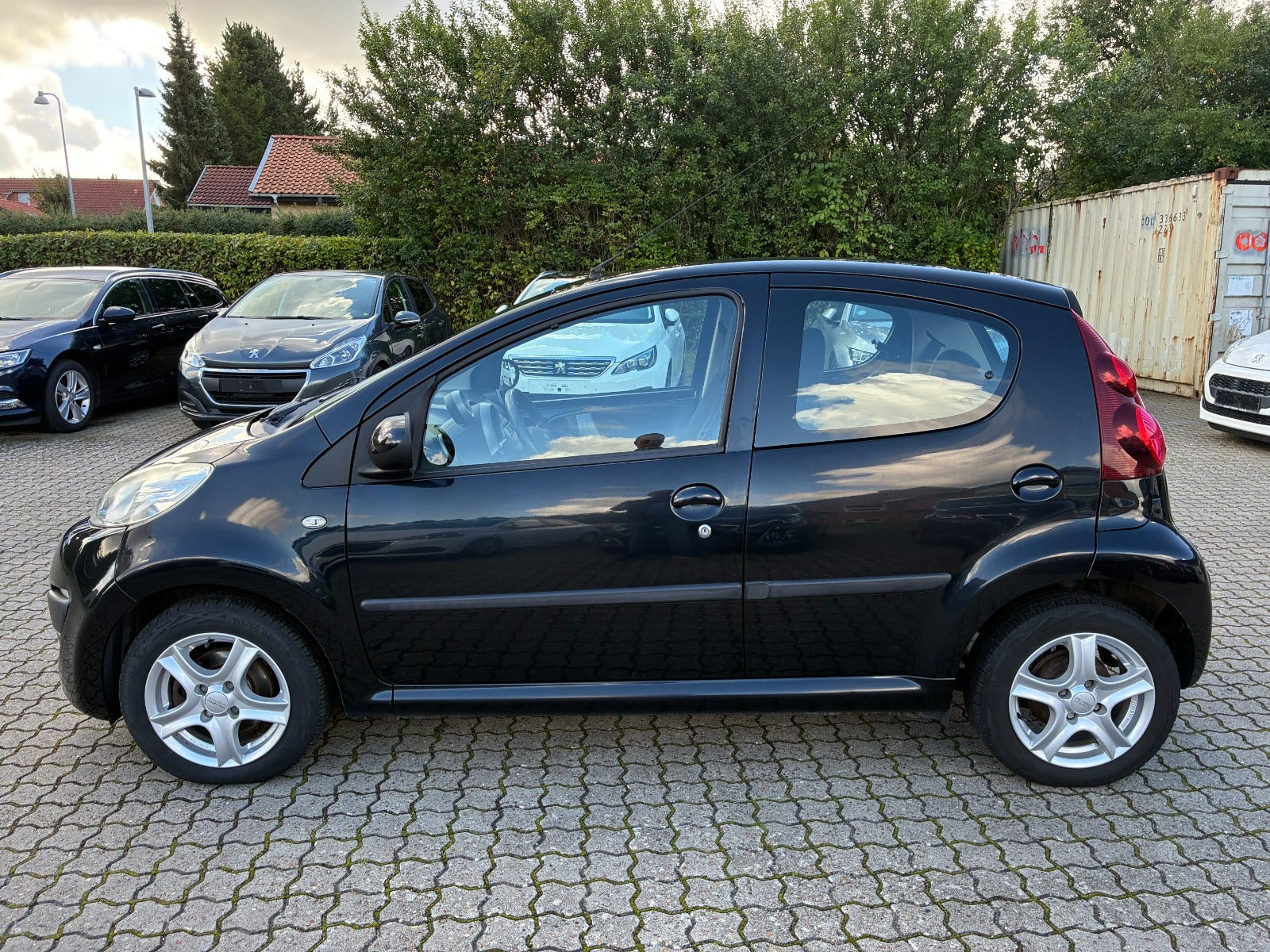 Sort Peugeot 107 fra 2014
