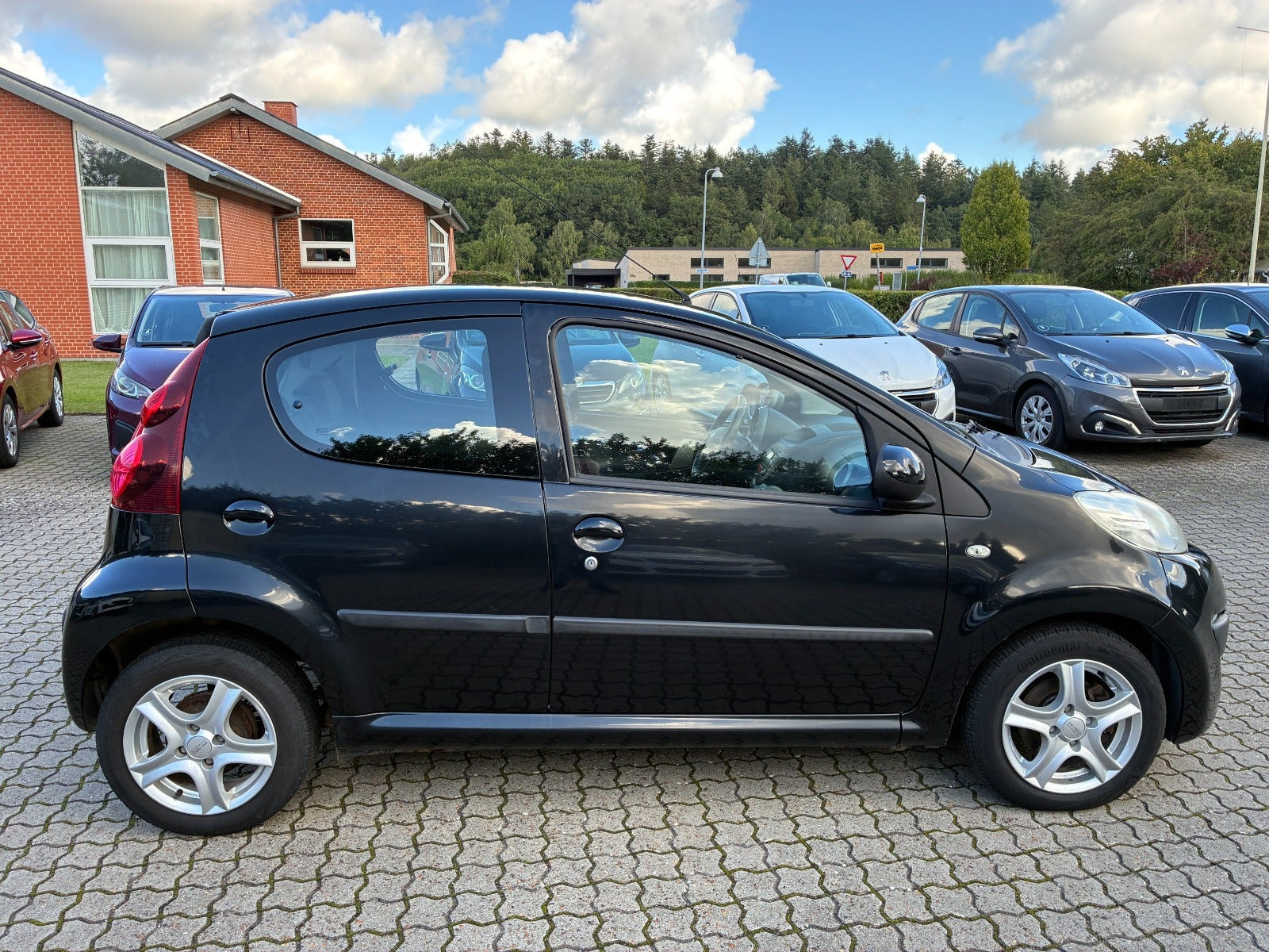 Sort Peugeot 107 fra 2014