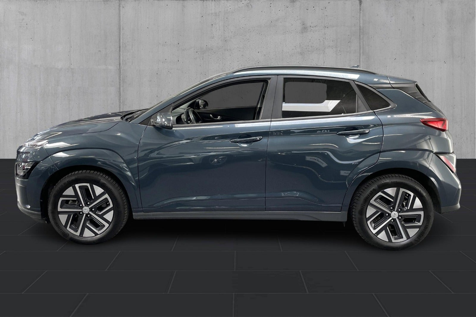 Blå Hyundai Kona fra 2023