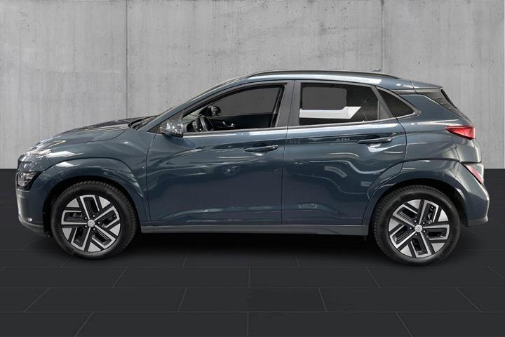 Blå Hyundai Kona fra 2023