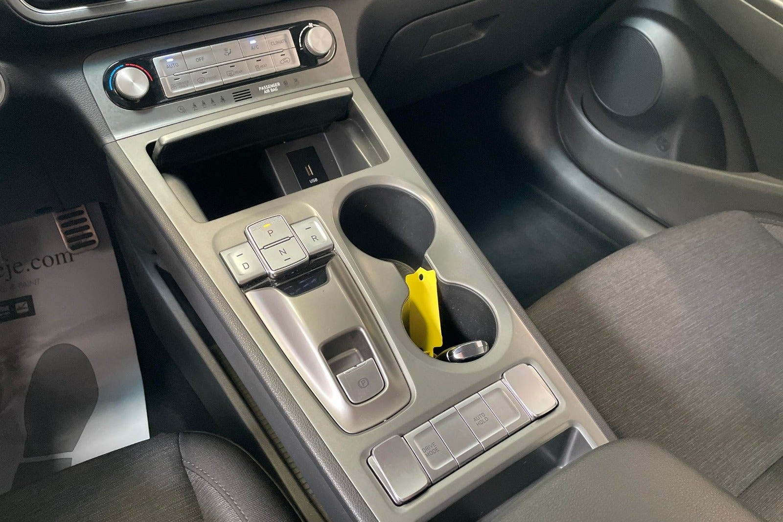 Blå Hyundai Kona fra 2023