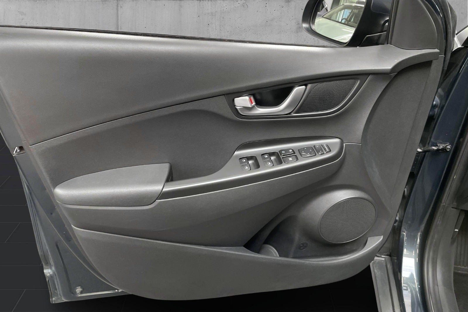 Blå Hyundai Kona fra 2023