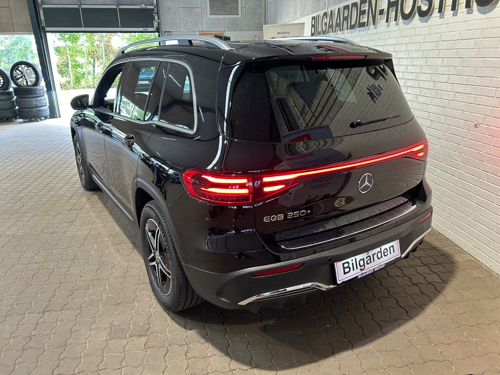 Sort Mercedes EQB250+ fra 2025