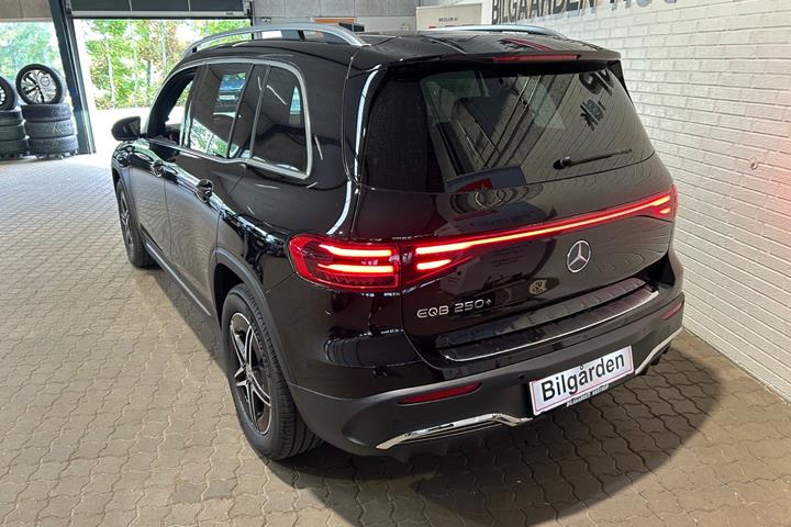 Sort Mercedes EQB250+ fra 2025