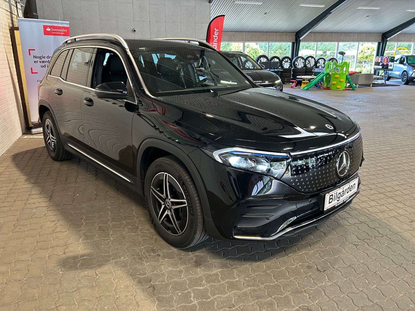 Sort Mercedes EQB250+ fra 2025