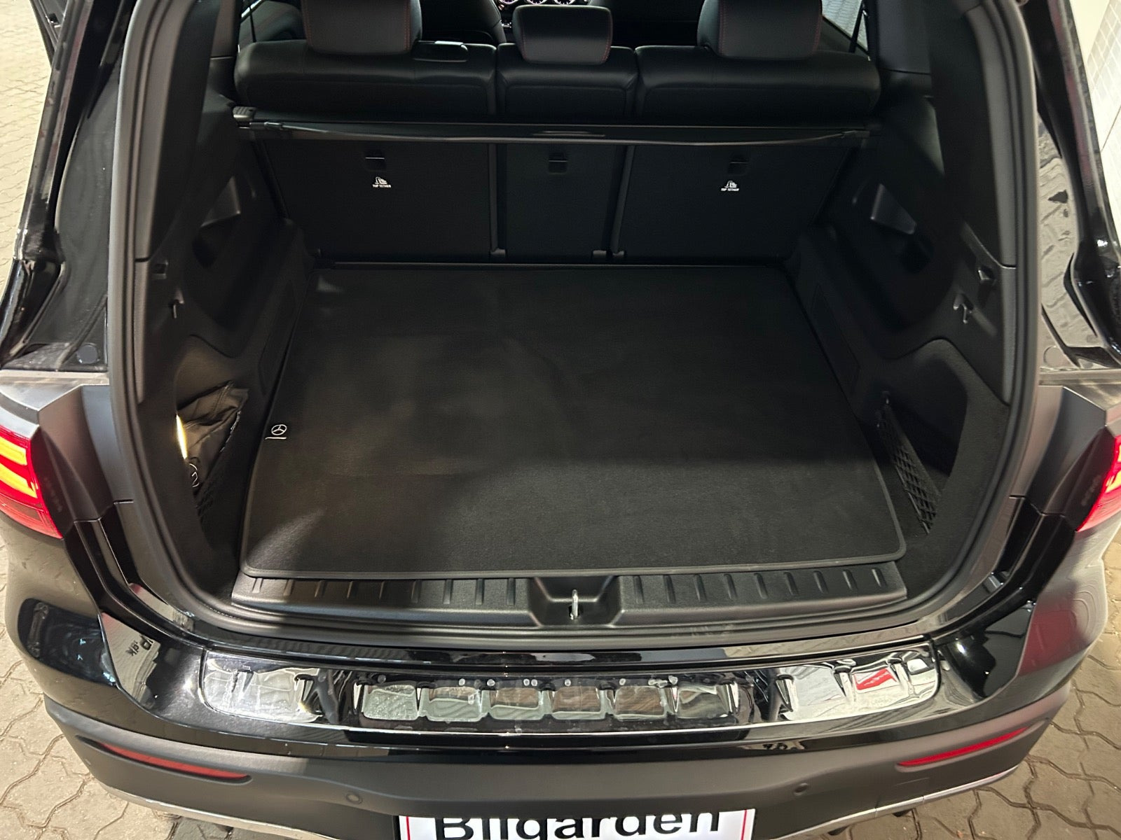 Sort Mercedes EQB250+ fra 2025
