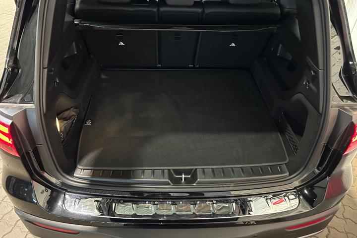Sort Mercedes EQB250+ fra 2025