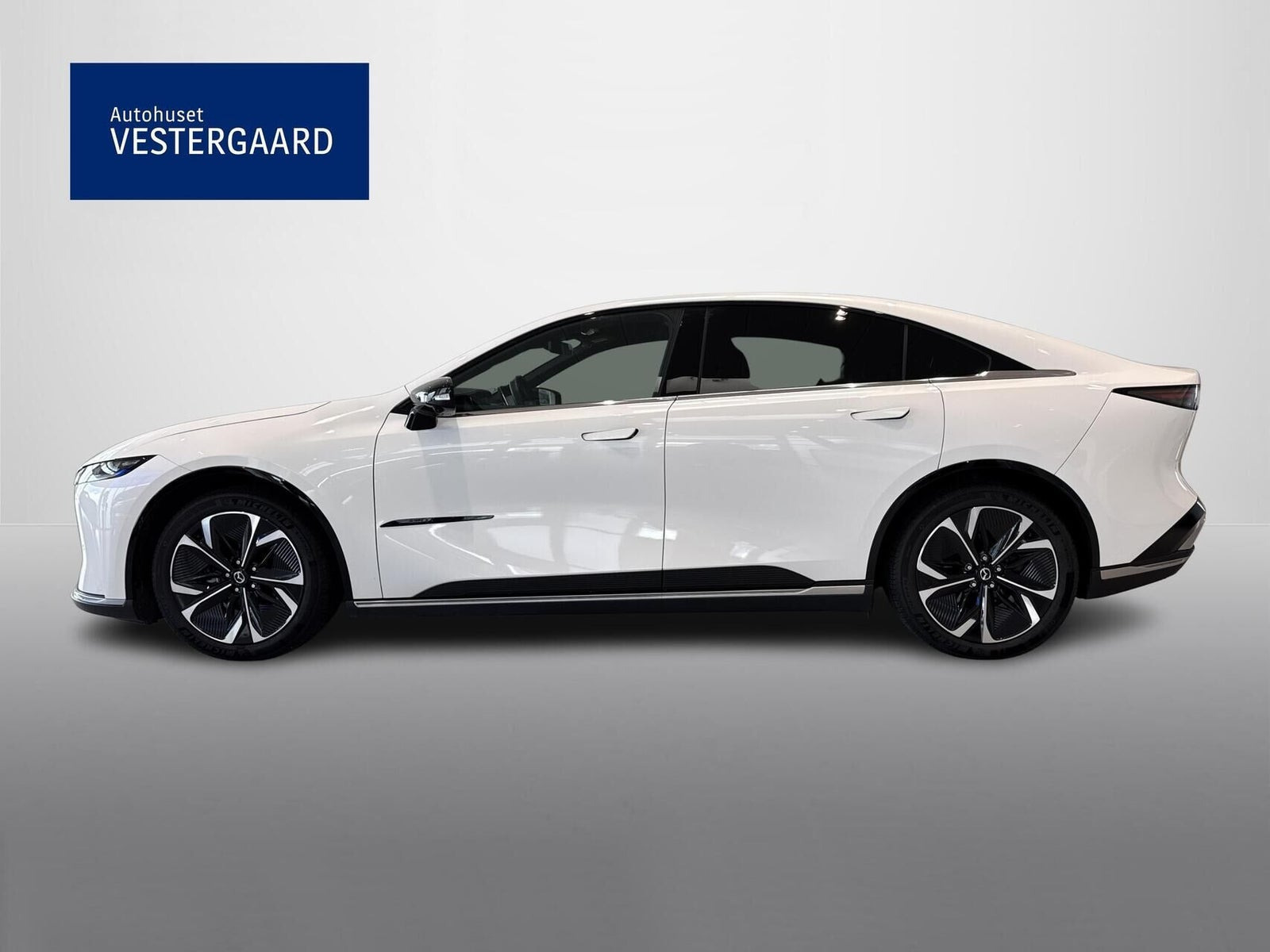 Hvid Mazda 6e fra 2025