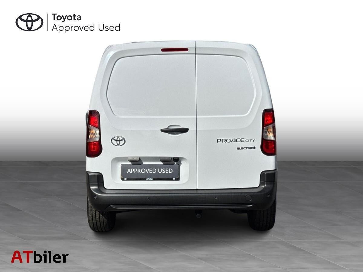 Hvid Toyota Proace City Electric fra 2026