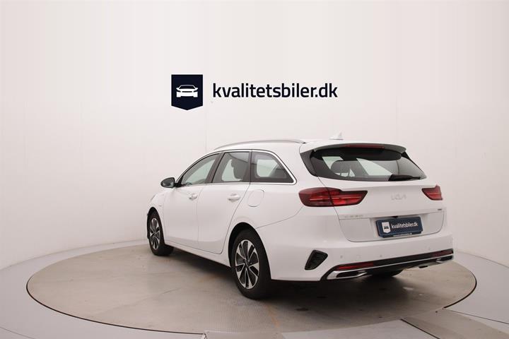 Hvid Kia Ceed fra 2023