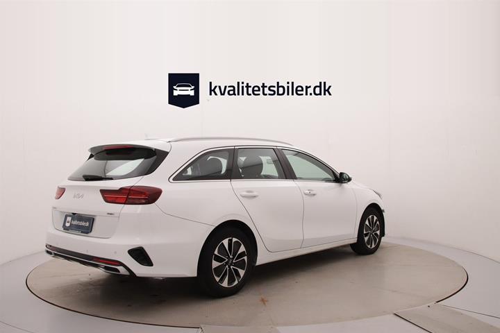Hvid Kia Ceed fra 2023