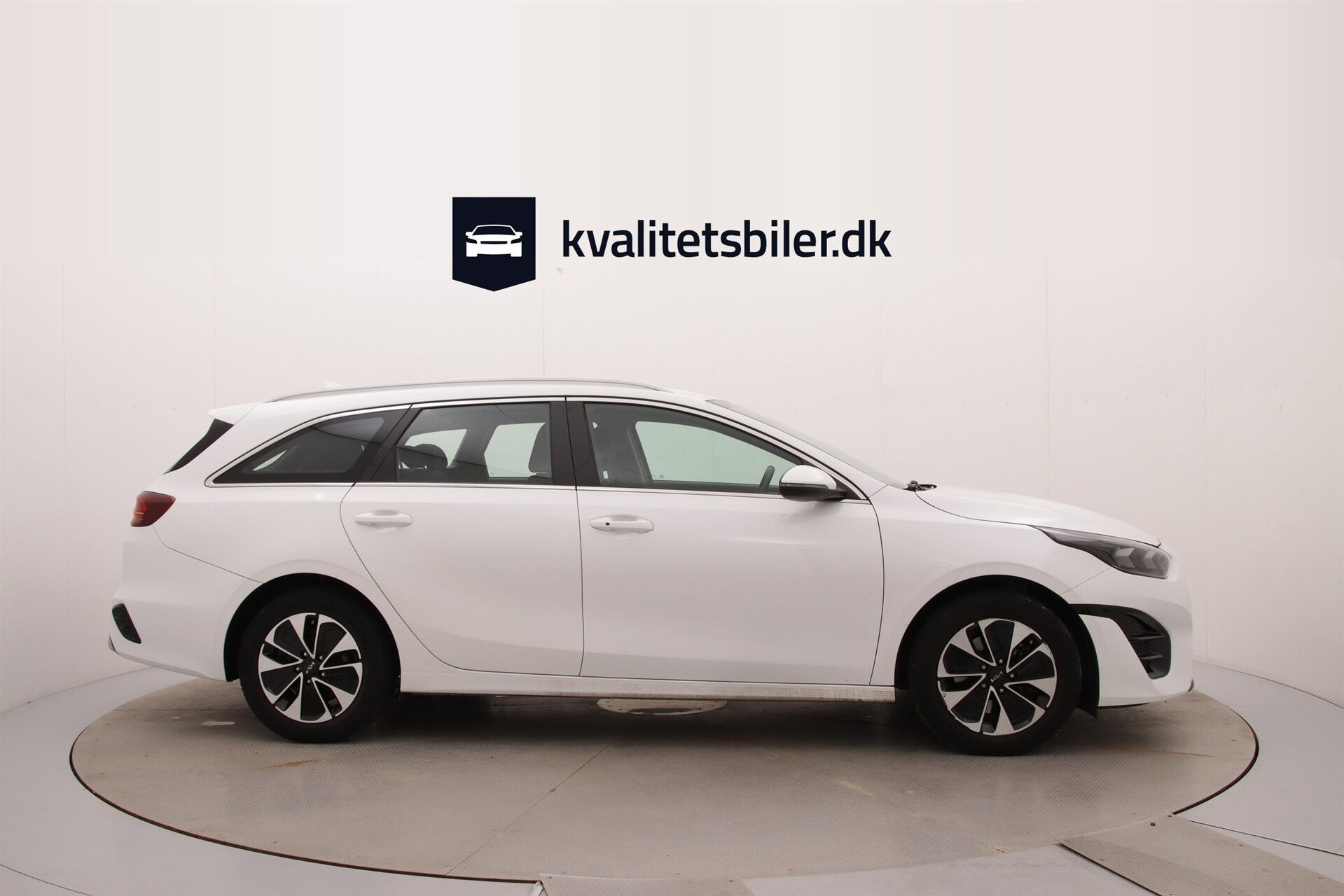 Hvid Kia Ceed fra 2023