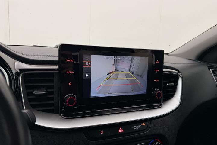 Hvid Kia Ceed fra 2023