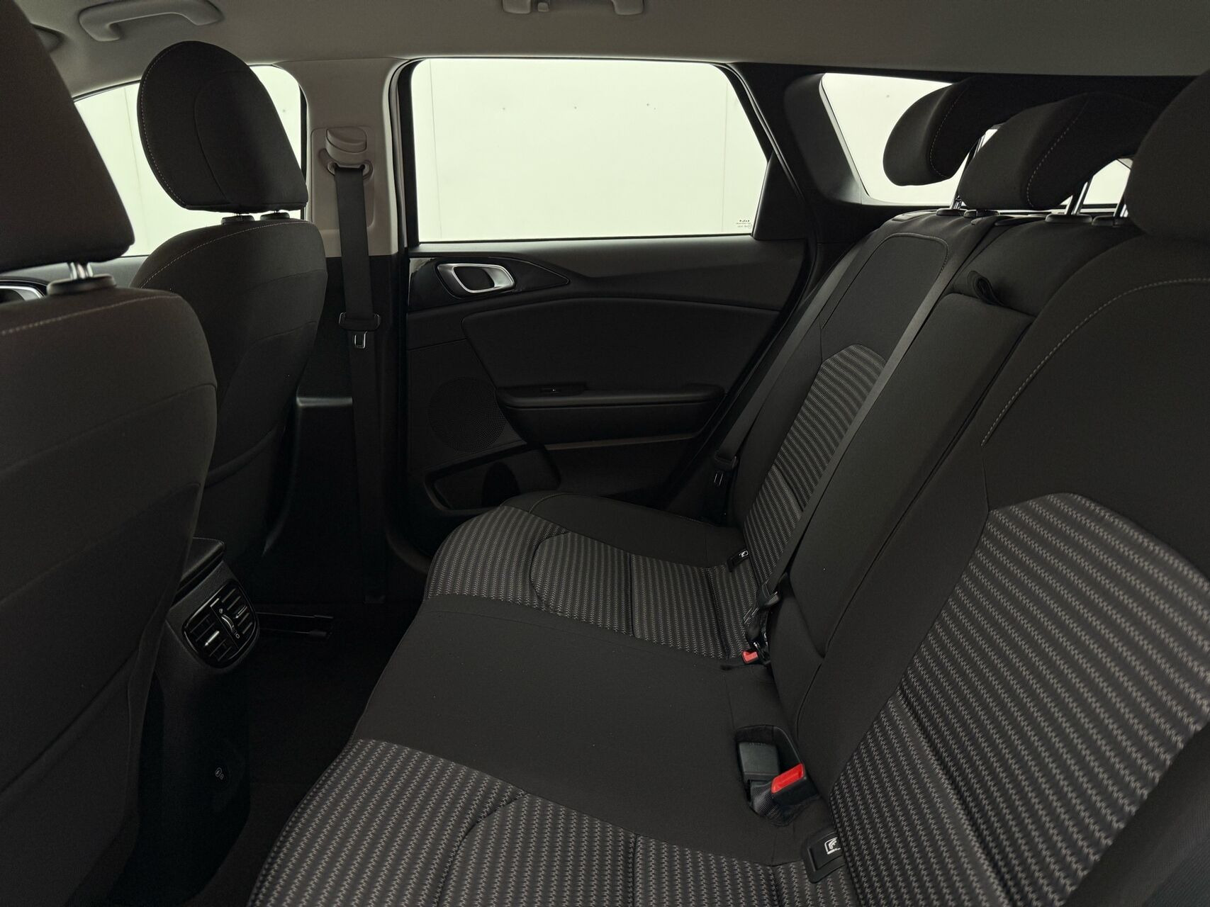 Hvid Kia Ceed fra 2023